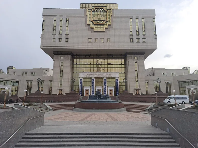 Фундаментальная библиотека МГУ, апрель 2024
