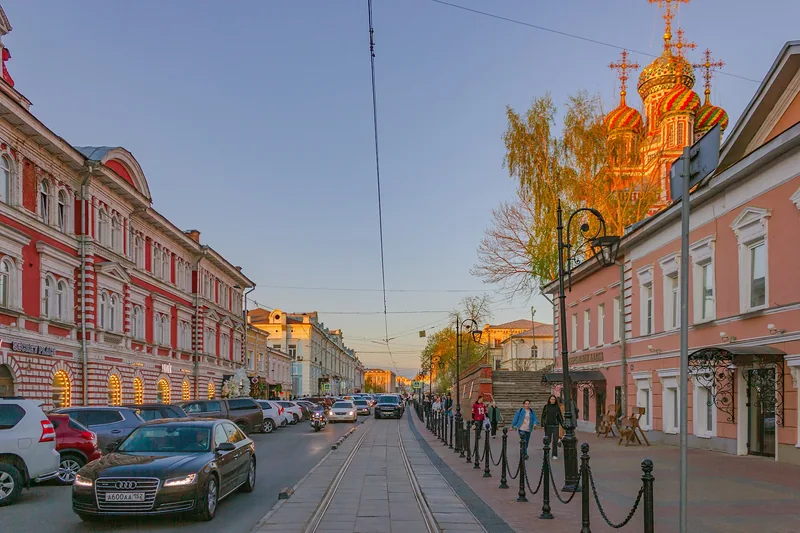 Рождественская улица и Рождественская церковь в Нижнем Новгороде, апрель 2024 года